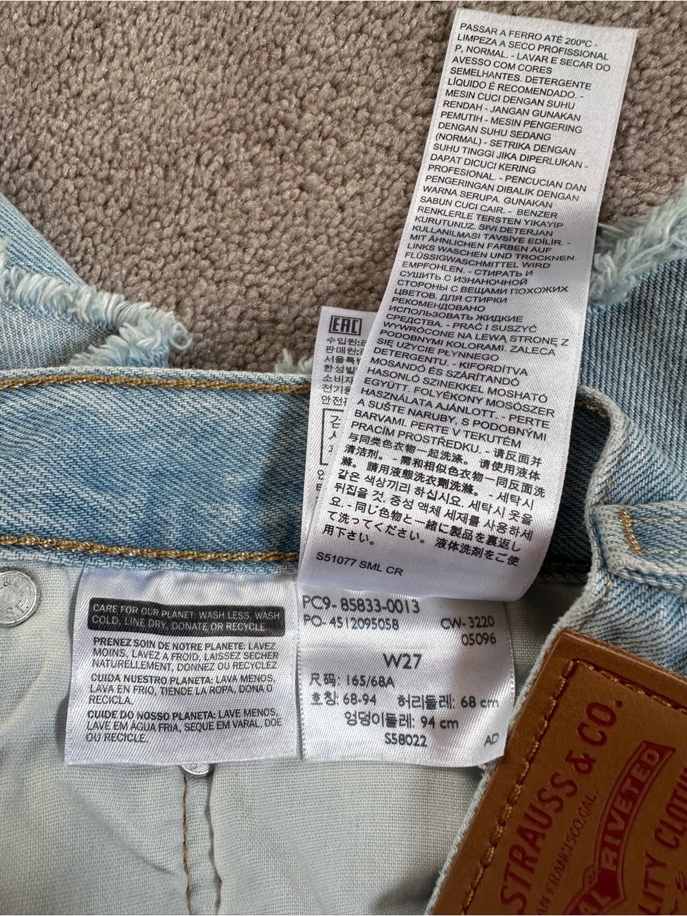Levi's® 501® Mid-Thigh Shorts Light Indigo Wash Raw/Frayed Hem Women’s Size 27 - Picture 10 of 13